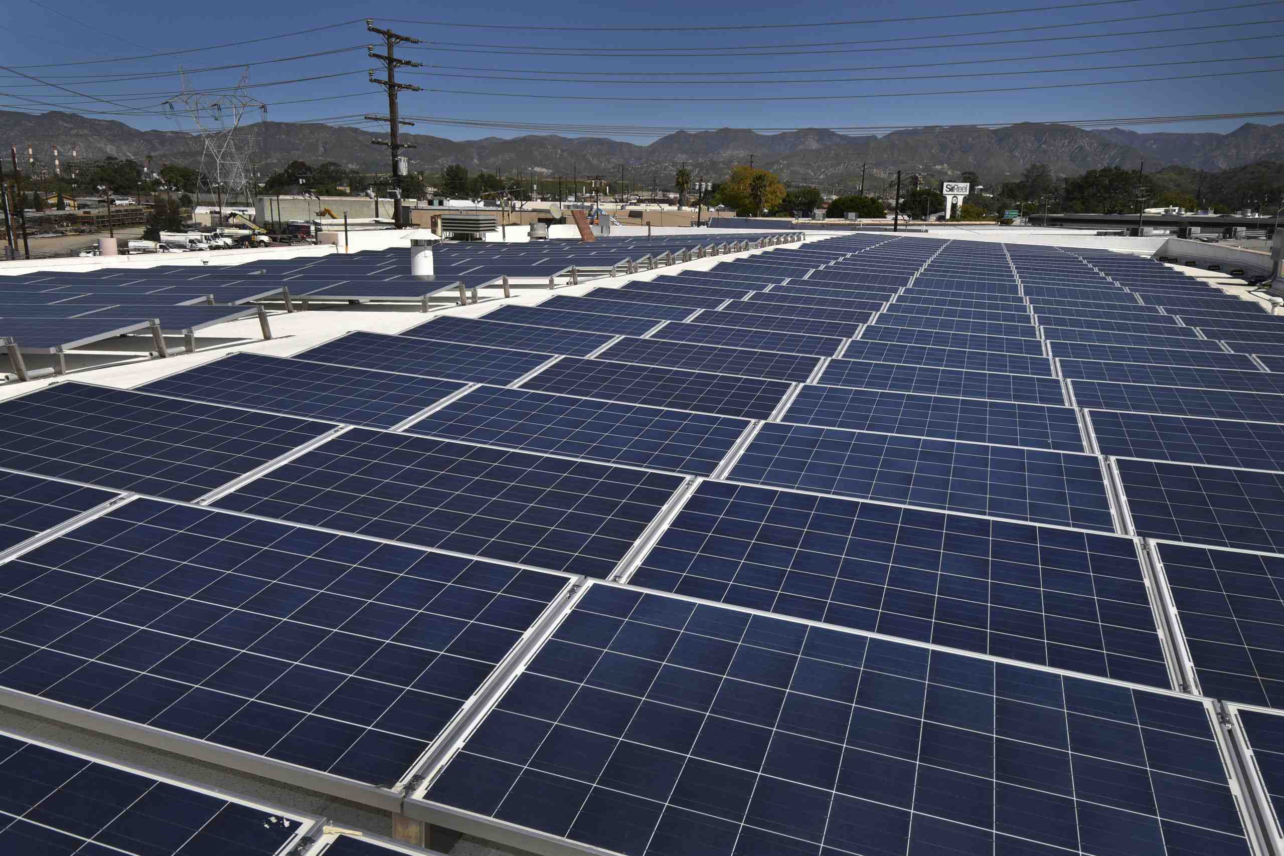 How many solar panels to power the us