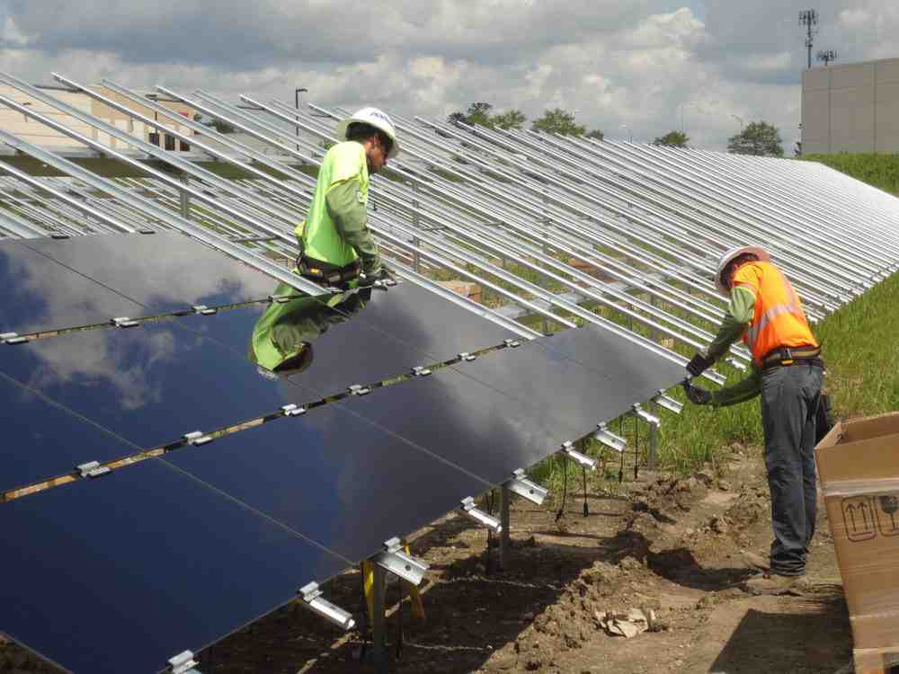 Illinois trends upwards in solar energy production amid nationwide push