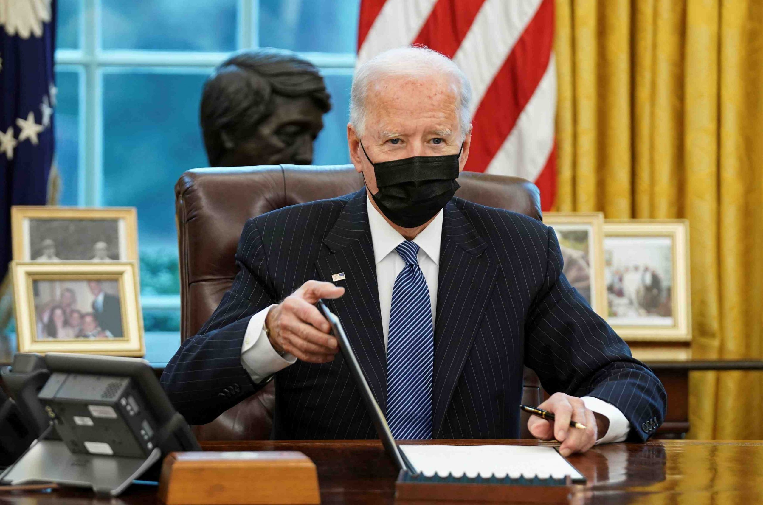 The Empty Oval Office: Watch scenes from the White House renovations